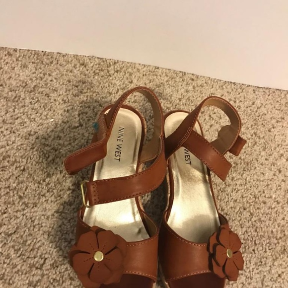 NINE WEST little girl's wedge sandal Size 2 - Picture 3 of 5